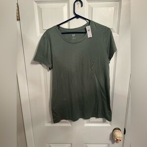 Gap T-shirt with tags